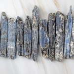 Blaue Kyanit-Kristallklingen